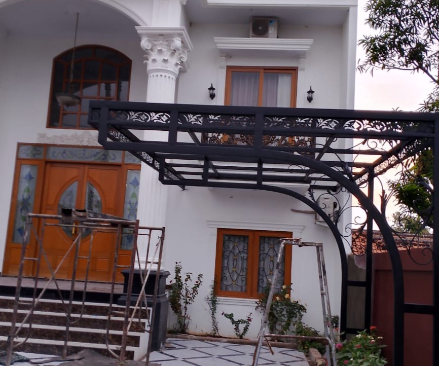 Kanopi yang tahan cuaca dan enak dilihat